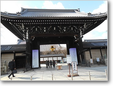 西本願寺入口の御影堂門